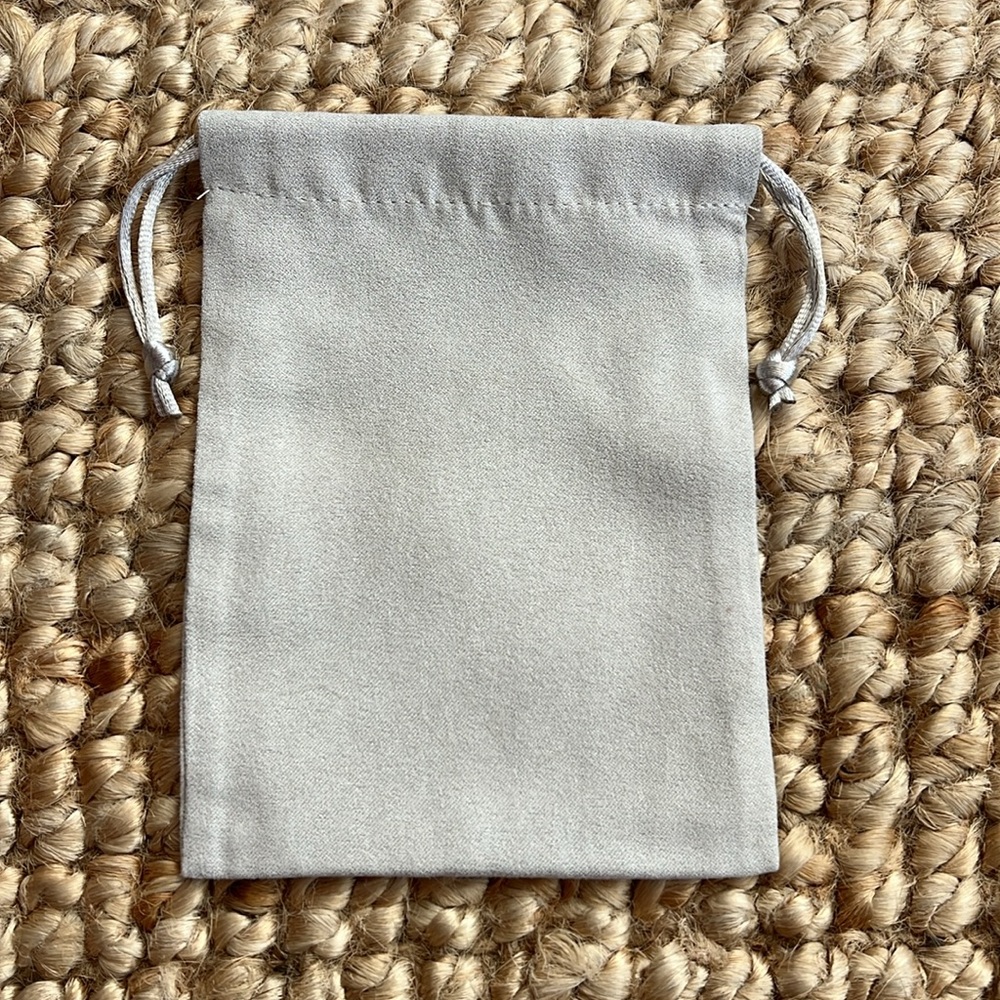 Kendra Scott Jewelry Bags - Picture 3 of 3